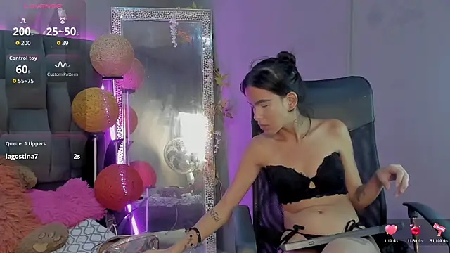 KatyaMonrroe online show from January 15, 2026, 9:51 pm