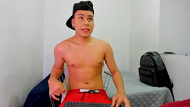 Snapshot of Lucastorrez01 chatting on June 11, 2026, 11:14 pm Lucastorrez01 online show from June 11, 2026, 11:14 pm