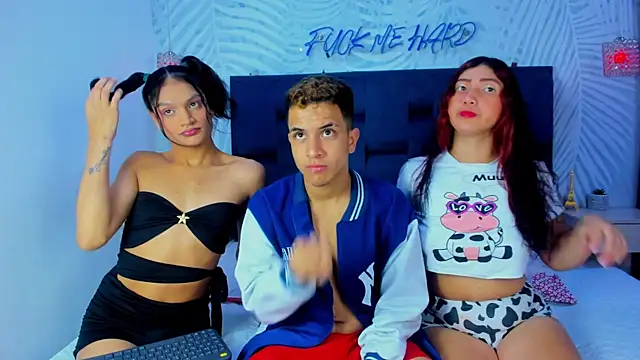 TrioPecadoVIP online show from December 2, 2025, 6:19 am