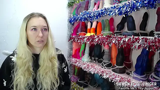 BrookeDillinger online show from December 15, 2025, 7:40 pm