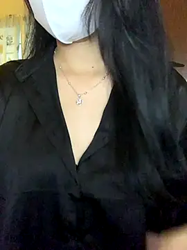 Snapshot of Hanni_22 chatting on November 19, 2025, 8:47 am Hanni 22 online show from November 19, 2025, 8:47 am