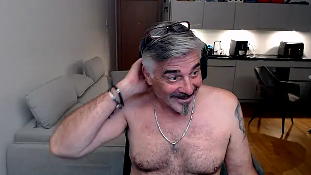 Buidapest online show from March 4, 2026, 1:11 am