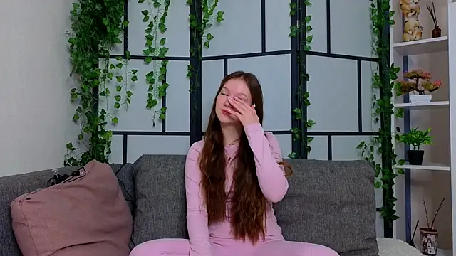 Snapshot of MelvinaEbner chatting on February 10, 2026, 7:45 am MelvinaEbner online show from February 10, 2026, 7:45 am