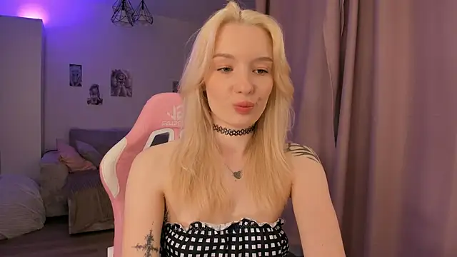 Snapshot of Tiffany_Paw chatting on May 22, 2026, 3:24 am Tiffany Paw online show from May 22, 2026, 3:24 am
