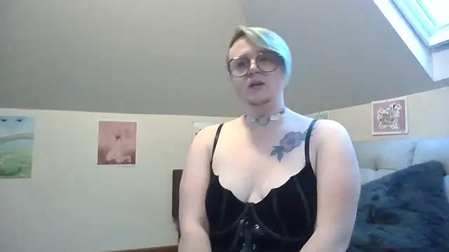 queerlyjaz online show from November 22, 2025, 11:26 pm