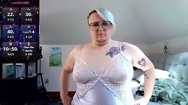 queerlyjaz online show from April 18, 2026, 7:07 pm