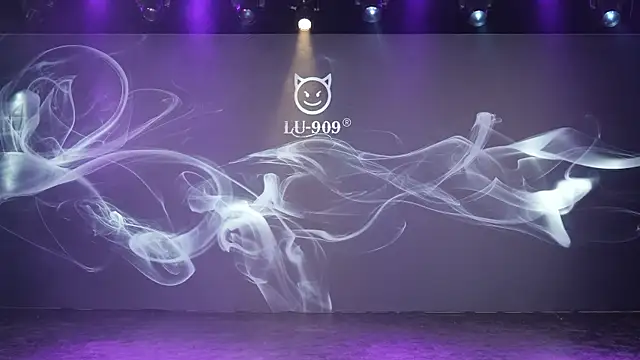 Snapshot of LU-909 chatting on November 21, 2025, 8:02 am LU-909 online show from November 21, 2025, 8:02 am