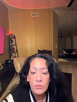 Snapshot of Entreprescrewers chatting on November 19, 2025, 6:24 am Entreprescrewers online show from November 19, 2025, 6:24 am