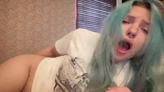 sirenspace online show from April 15, 2026, 11:05 pm