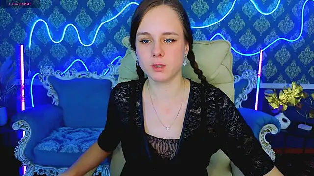 KarolinaSky online show from November 24, 2025, 1:55 pm