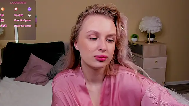 Snapshot of KiraRuiz chatting on February 8, 2026, 1:09 am KiraRuiz online show from February 8, 2026, 1:09 am