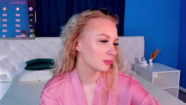 Snapshot of KiraRuiz chatting on February 22, 2026, 12:56 am KiraRuiz online show from February 22, 2026, 12:56 am