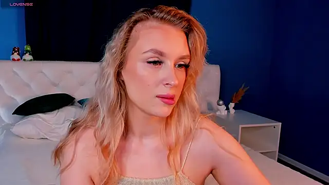 Snapshot of KiraRuiz chatting on February 24, 2026, 1:03 am KiraRuiz online show from February 24, 2026, 1:03 am