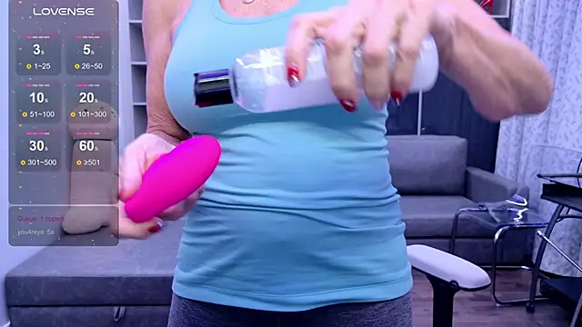 Snapshot of FitCougar chatting on December 23, 2024, 12:57 am FitCougar online show from December 23, 2024, 12:57 am