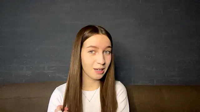 CindaWinn online show from November 20, 2025, 8:03 am