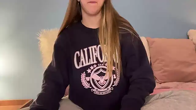 Snapshot of Martimartinaxx chatting on January 8, 2026, 9:39 pm Martimartinaxx online show from January 8, 2026, 9:39 pm