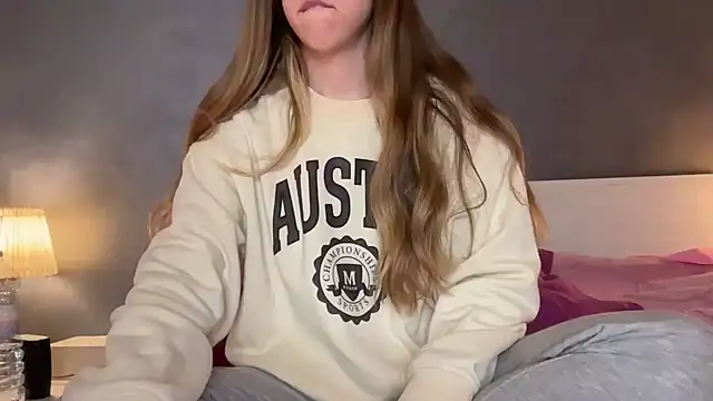 Martimartinaxx online show from April 9, 2026, 8:03 pm