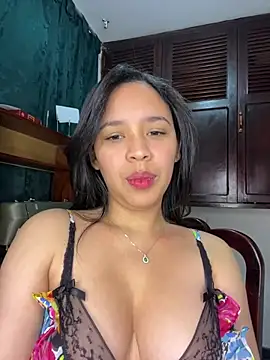 Snapshot of Esmerald_1111 chatting on February 4, 2026, 12:33 pm Esmerald 1111 online show from February 4, 2026, 12:33 pm