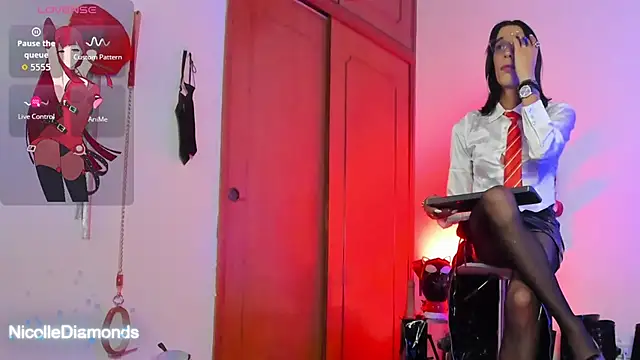 Snapshot of NicolleDiamondss chatting on November 19, 2025, 4:40 pm NicolleDiamondss online show from November 19, 2025, 4:40 pm