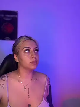 VeloraVyxen  online show from November 22, 2025, 2:43 am