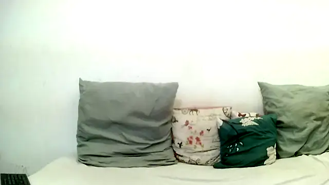 Snapshot of BrunetteNaomi8 chatting on May 8, 2026, 10:31 am BrunetteNaomi8 online show from May 8, 2026, 10:31 am