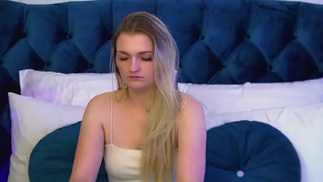 Snapshot of AnnyRaii chatting on February 17, 2026, 6:21 am AnnyRaii online show from February 17, 2026, 6:21 am