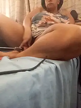 Snapshot of LaReineCleo chatting on February 14, 2026, 6:54 am LaReineCleo online show from February 14, 2026, 6:54 am