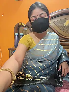 cutestpearl online show from April 13, 2026, 6:57 pm