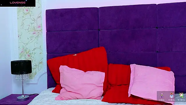 Snapshot of AlissaDrake_ chatting on November 19, 2025, 5:18 am AlissaDrake online show from November 19, 2025, 5:18 am