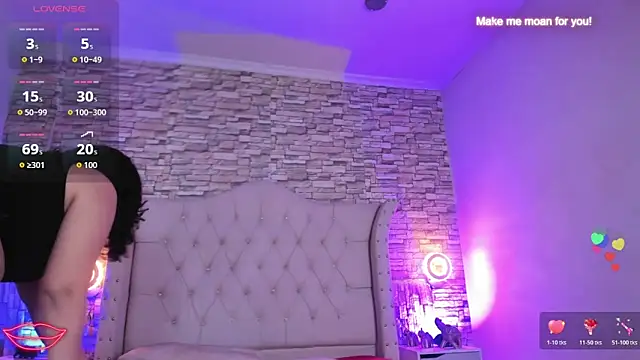 Amanda Mooree online show from April 1, 2026, 4:02 am