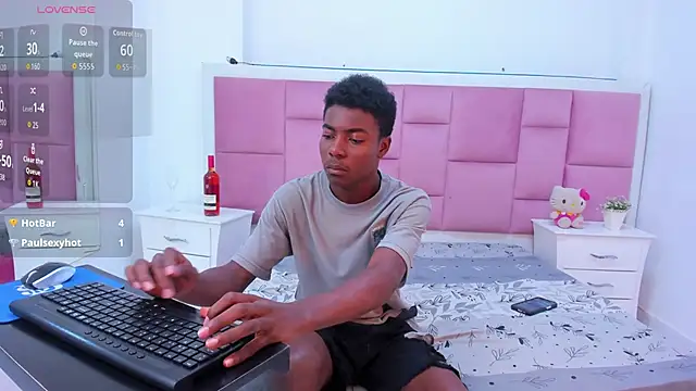 NoahJhonson69 online show from November 26, 2025, 7:04 pm