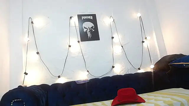 NoahJhonson69 online show from December 3, 2025, 9:13 pm