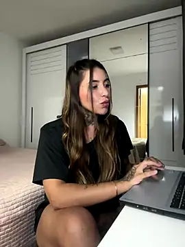 Snapshot of thauanydemontie chatting on November 21, 2025, 11:58 pm thauanydemontie online show from November 21, 2025, 11:58 pm