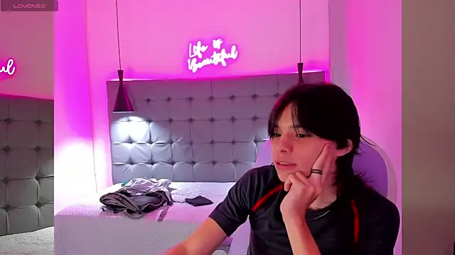 Snapshot of Sylasfrost chatting on November 26, 2025, 10:27 am Sylasfrost online show from November 26, 2025, 10:27 am