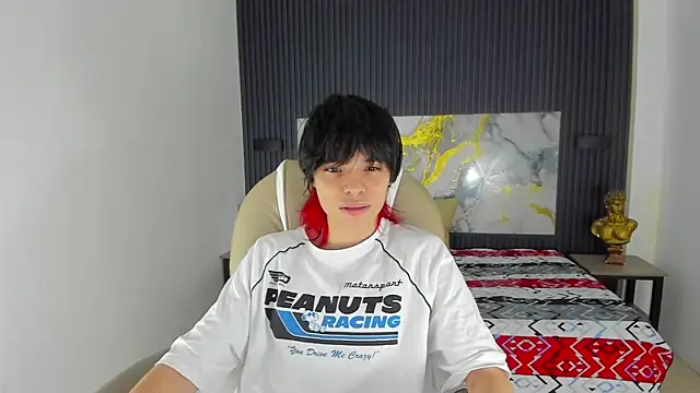 Snapshot of Sylasfrost chatting on December 15, 2025, 7:29 pm Sylasfrost online show from December 15, 2025, 7:29 pm