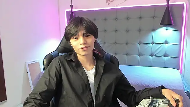 Snapshot of Sylasfrost chatting on February 19, 2026, 12:34 pm Sylasfrost online show from February 19, 2026, 12:34 pm