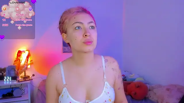 Snapshot of MarieTaylor_ chatting on June 8, 2026, 6:41 pm MarieTaylor online show from June 8, 2026, 6:41 pm