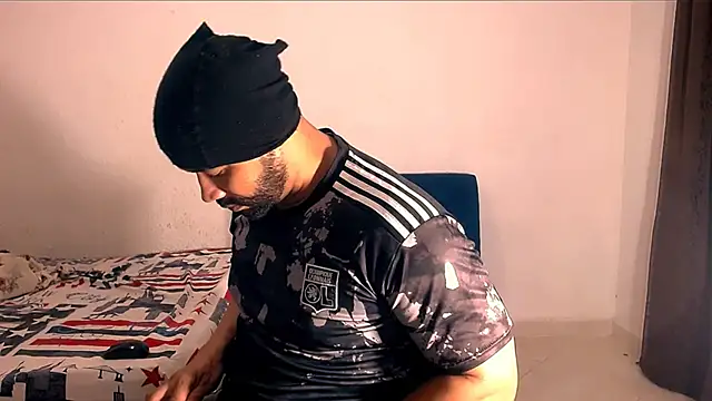 Snapshot of musclehetero chatting on November 20, 2025, 8:19 pm musclehetero online show from November 20, 2025, 8:19 pm