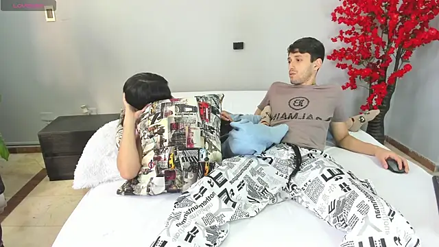 Snapshot of dracke_and_zara chatting on January 16, 2026, 1:26 pm dracke and zara online show from January 16, 2026, 1:26 pm