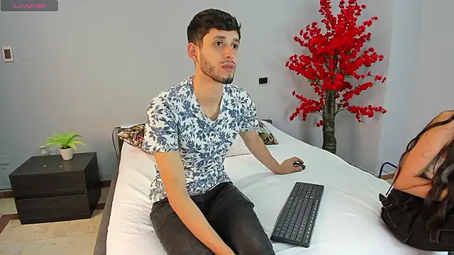 Snapshot of dracke_and_zara chatting on February 19, 2026, 1:40 pm dracke and zara online show from February 19, 2026, 1:40 pm