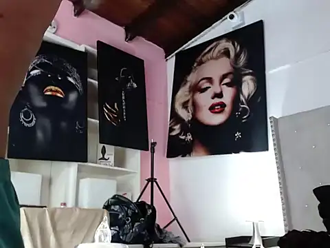 Snapshot of crissex3 chatting on February 16, 2026, 2:13 pm crissex3 online show from February 16, 2026, 2:13 pm