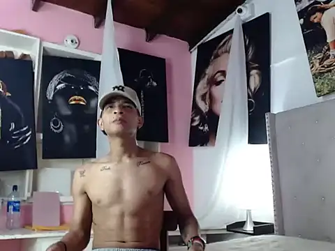 Snapshot of crissex3 chatting on February 21, 2026, 12:39 pm crissex3 online show from February 21, 2026, 12:39 pm