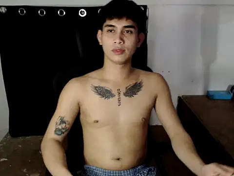 Snapshot of DecentGUy04 chatting on November 19, 2025, 7:58 pm DecentGUy04 online show from November 19, 2025, 7:58 pm