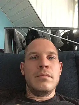 Spielzeugtwink online show from July 1, 2026, 1:24 pm
