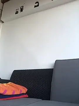 Spielzeugtwink online show from July 3, 2026, 3:51 pm