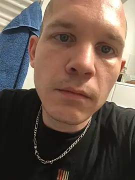 Spielzeugtwink online show from July 4, 2026, 2:12 pm