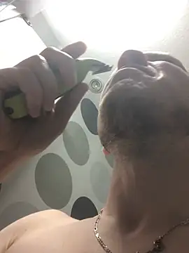 Spielzeugtwink online show from August 3, 2026, 8:56 pm