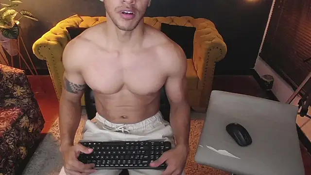 Snapshot of tayler_luke chatting on November 27, 2025, 1:29 am tayler luke online show from November 27, 2025, 1:29 am