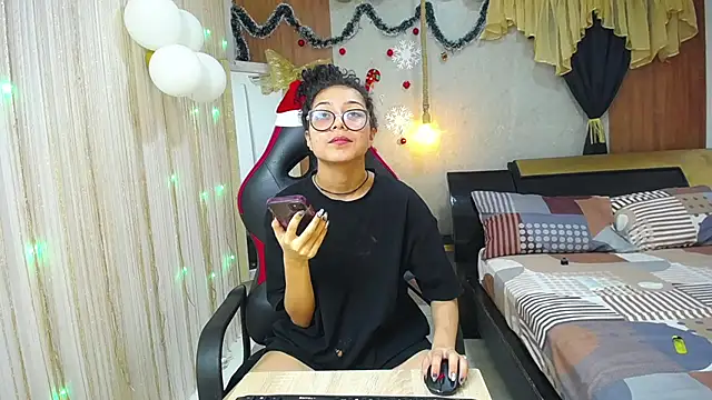 sweett love  online show from December 1, 2025, 5:12 am