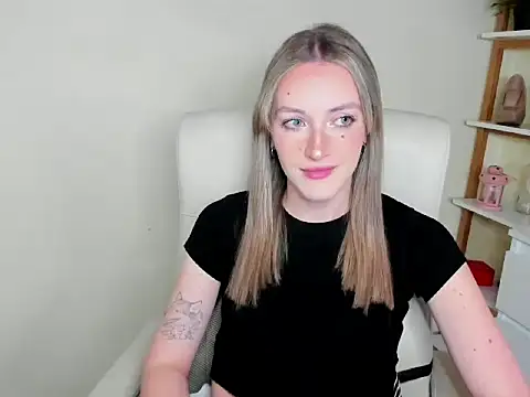 EvelynBlond online show from November 28, 2025, 1:36 pm